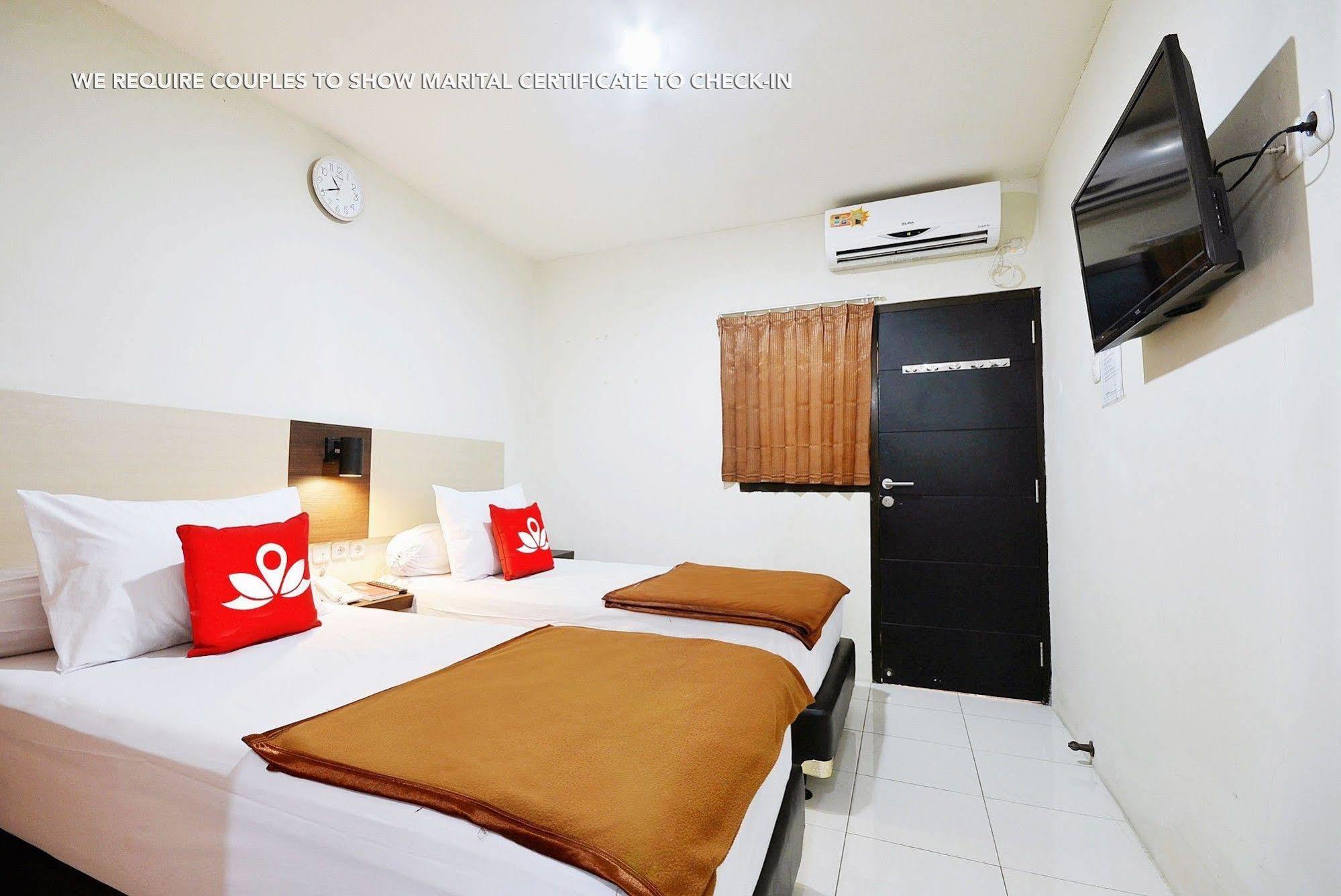 Zen Rooms Kuningan Syariah Giacarta Esterno foto