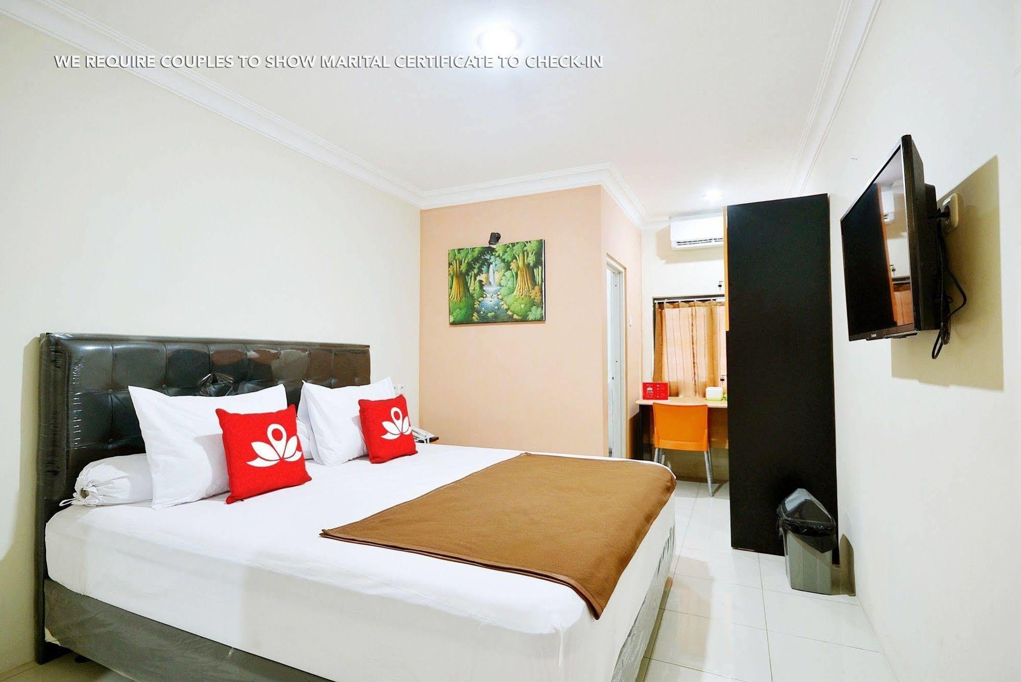 Zen Rooms Kuningan Syariah Giacarta Esterno foto