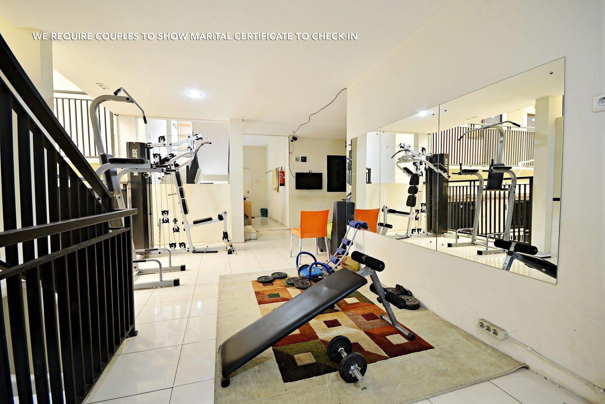 Zen Rooms Kuningan Syariah Giacarta Esterno foto