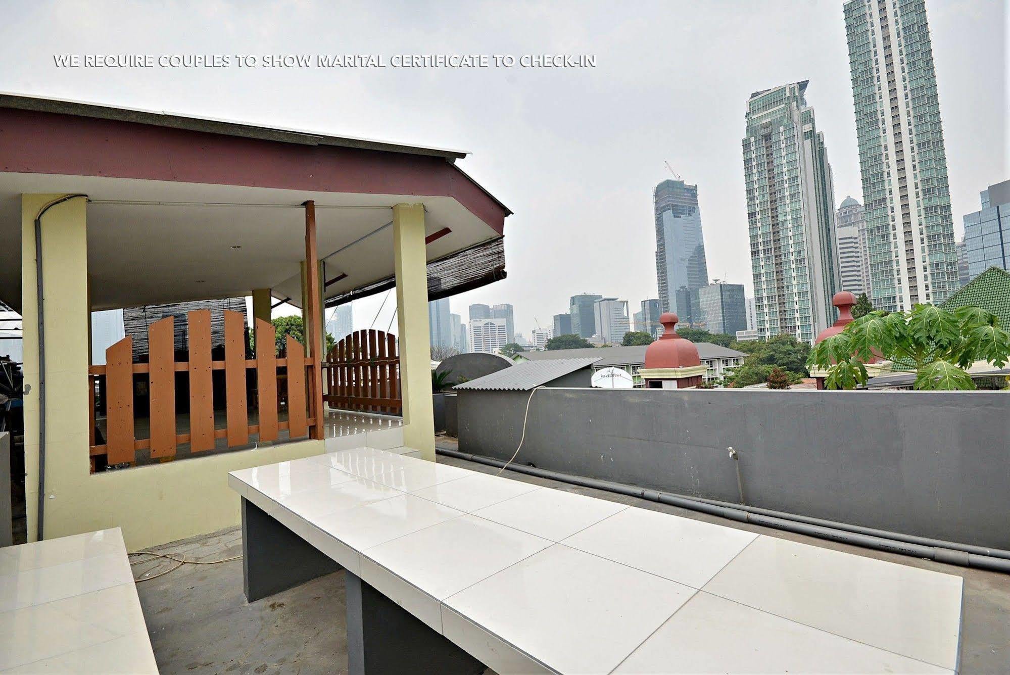 Zen Rooms Kuningan Syariah Giacarta Esterno foto